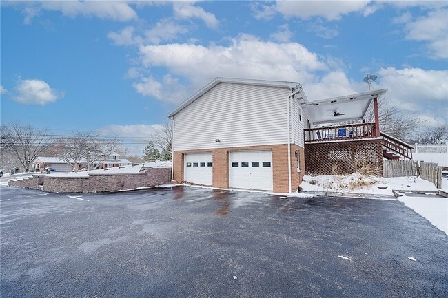 Building Photo - 979 Barclay Rd