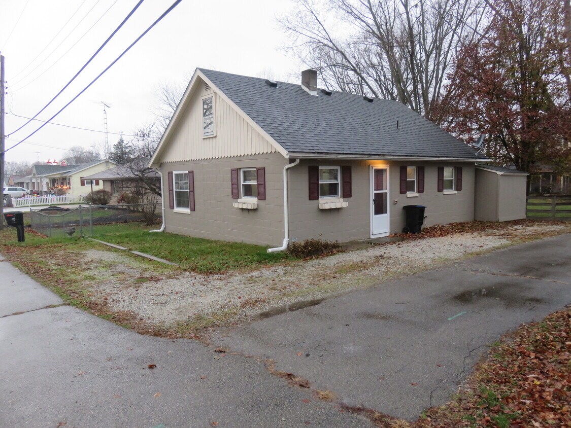 Primary Photo - 308 W Walnut St