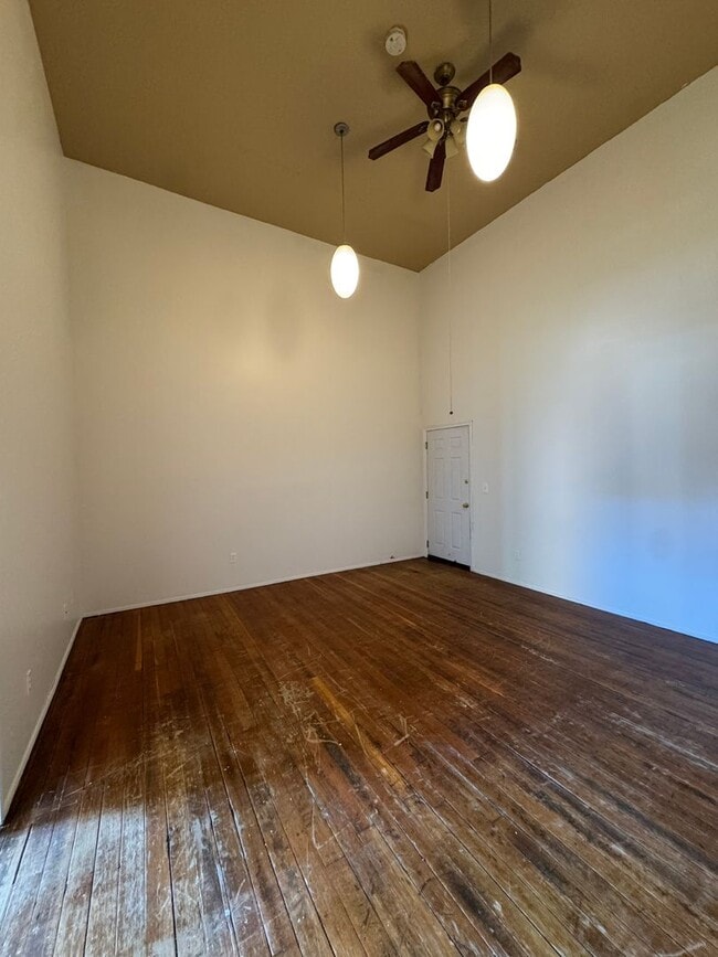 Building Photo - 314 N Main St