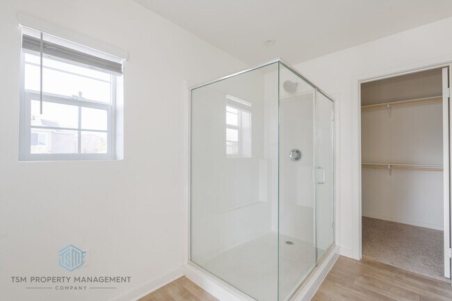 Foto del edificio - Beautiful 4-Bedroom Home in the Gated Citrus at Summit Community