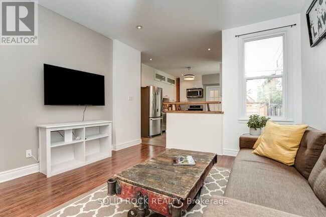 Building Photo - 146 Arthur St