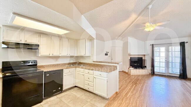 Building Photo - 16402 N 31st St