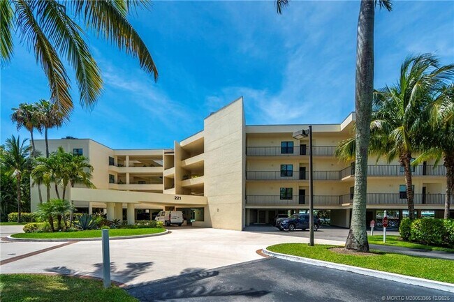 Foto del edificio - 221 NE Plantation Rd