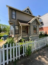 Building Photo - 605 W Kalamazoo Ave