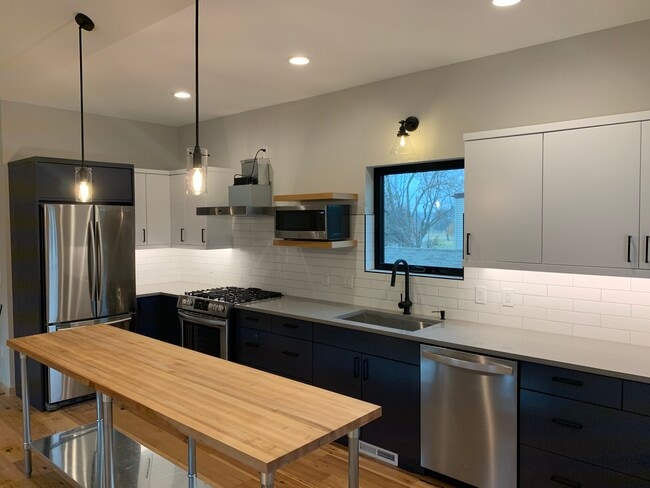 Building Photo - 412 North St