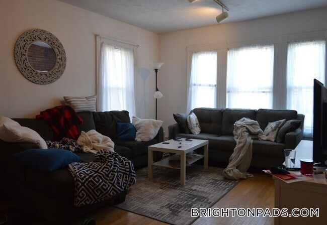 Building Photo - 66 Murdock St