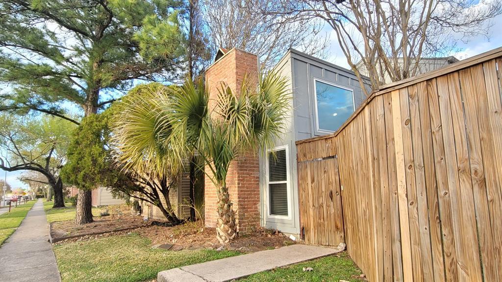 Primary Photo - 2025 Wilcrest Dr