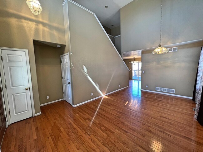 Foto del edificio - 2645 E 110th Ct