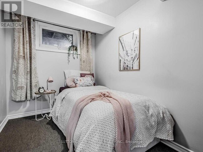 Photo du bâtiment - 6 Fallowfield Rd