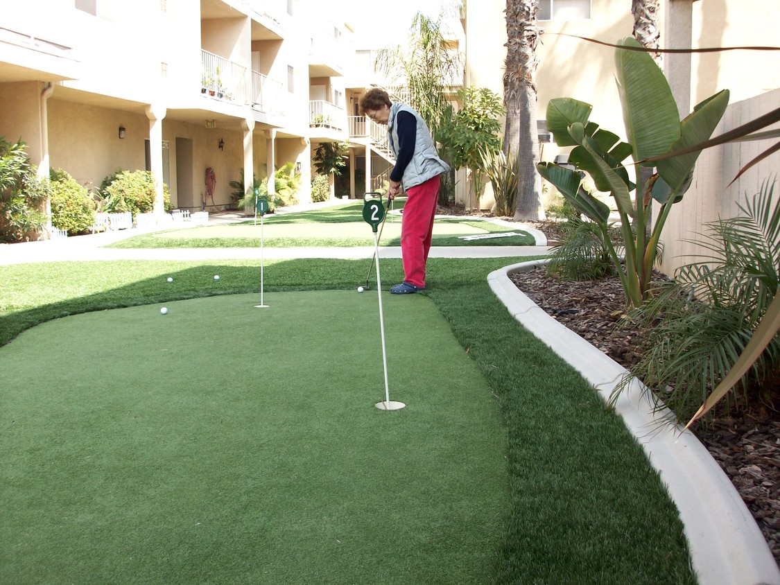 Putting Green - Harbor Gateway Apartments