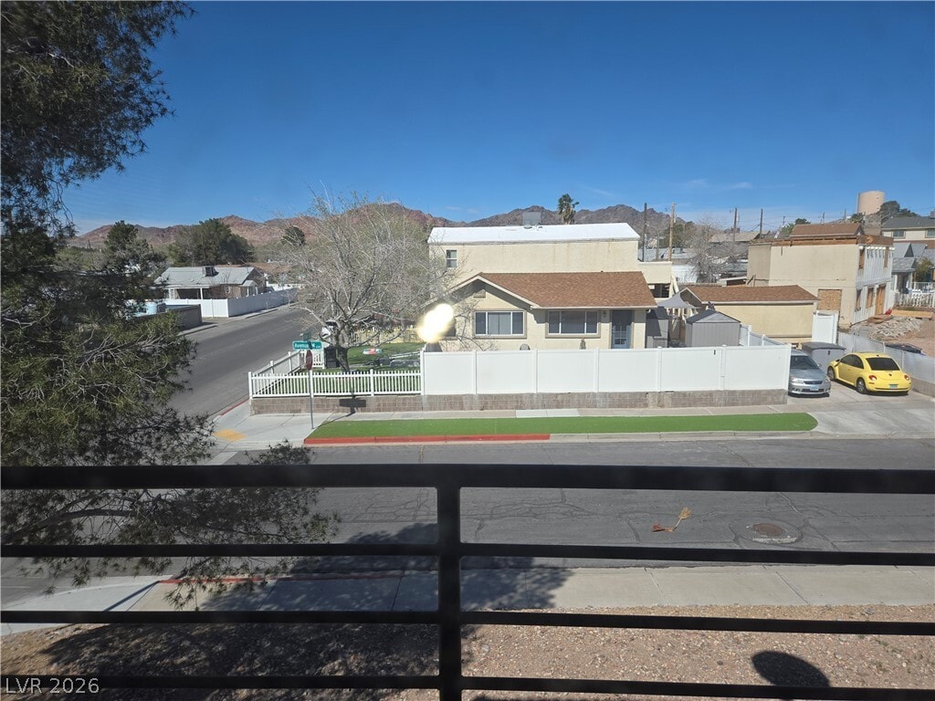 Building Photo - 805 Utah St