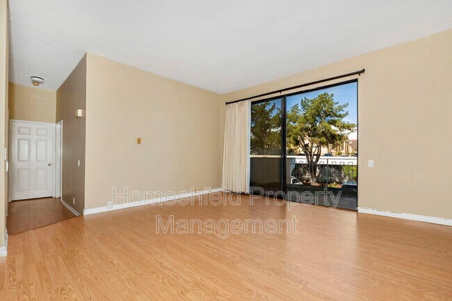 Foto del edificio - 8310 Regents Rd