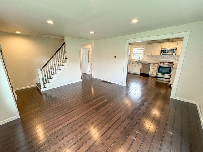 Building Photo - Elegant Home in Tigard, Spacious Shop, Lar...