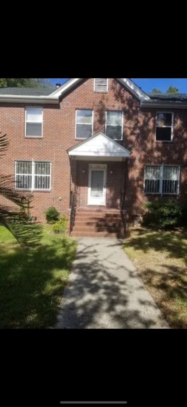 Photo - 132 Grove St House