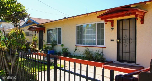 Building Photo - 1131 Mahanna Ave