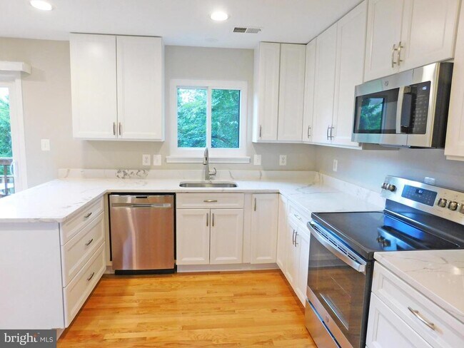 Foto del edificio - 10315 Cherry View Ct