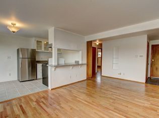 Building Photo - Queen Anne Triplex