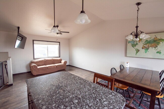 Foto del edificio - 1240 Kodiak Dr