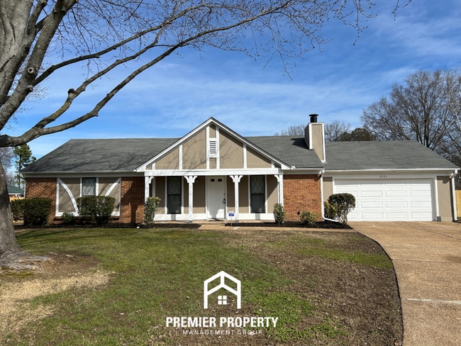 3BR/2BA Home w/ Vaulted Ceilings, Brick Fireplace & 2-Car Garage in Memphis - 3BR/2BA Home w/ Vaulted Ceilings, Brick Fireplace & 2-Car Garage in Memphis