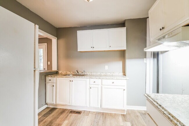 Foto del edificio - Recently Remodeled Clean Home for Immediate Move-In