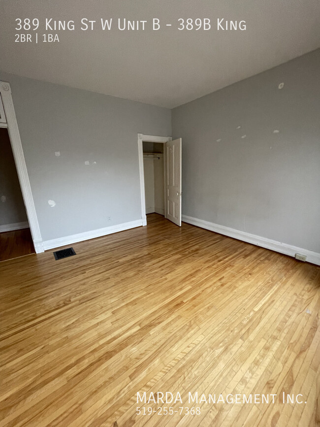 Building Photo - SPACIOUS 2BED/1BATH APT BACKING ON THE THA...