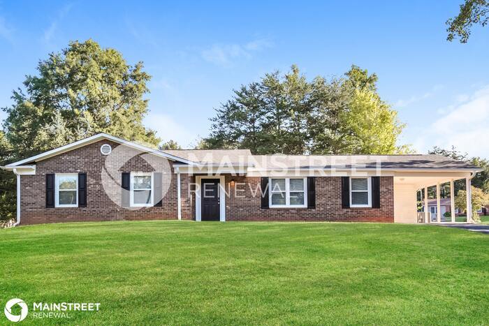 Primary Photo - 310 ROLLING HILLS LN, MOCKSVILLE, NC 27028
