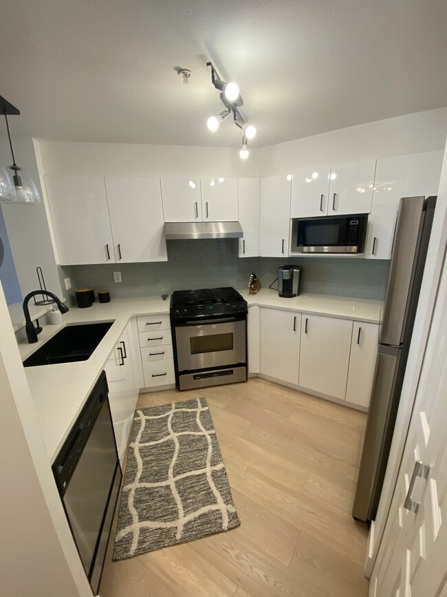 Building Photo - 9339 University Cres