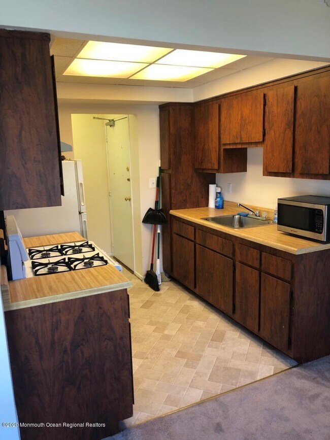 Foto del edificio - 58 Stonehurst Blvd