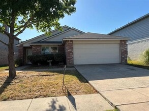 Building Photo - 2712 Lazy Oak Dr