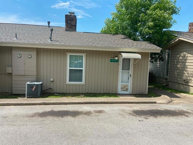 Foto del edificio - 13767 Turnberry Ln