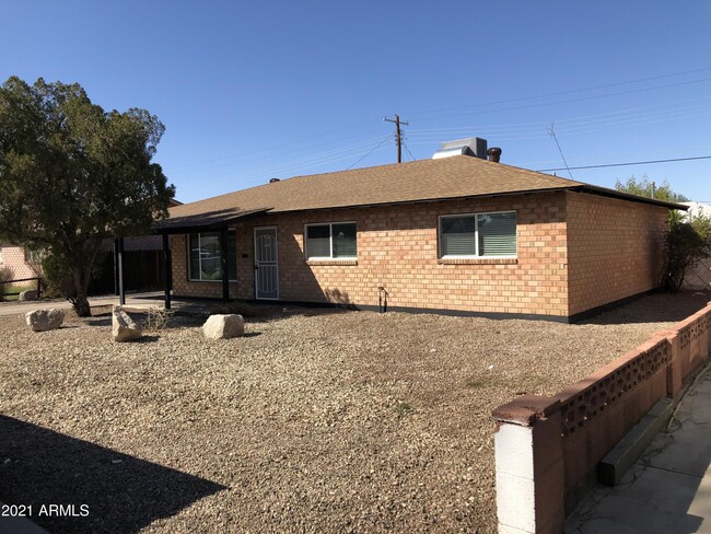 Building Photo - 3920 W Bethany Home Rd