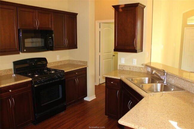 Building Photo - 252 Fieldstone Pl