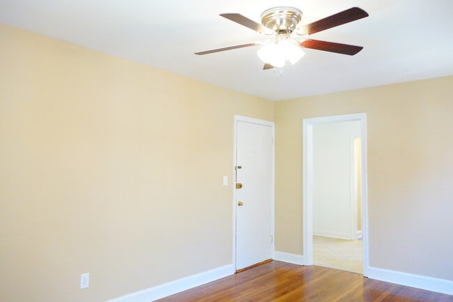 Foto del edificio - 812 Greenwood Cir