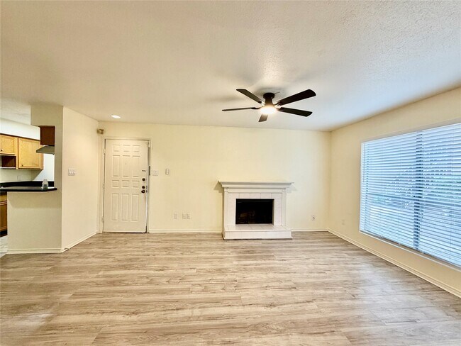 Foto del edificio - 2120 Wilcrest Dr