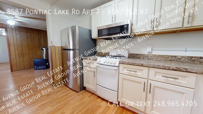 Foto del edificio - 8587 Pontiac Lake Rd - #7