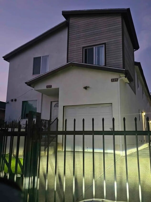 Photo - 329 E 116th Pl (Los Angeles, CA)