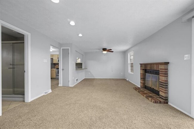 Foto del edificio - 1101 Timberglen Dr