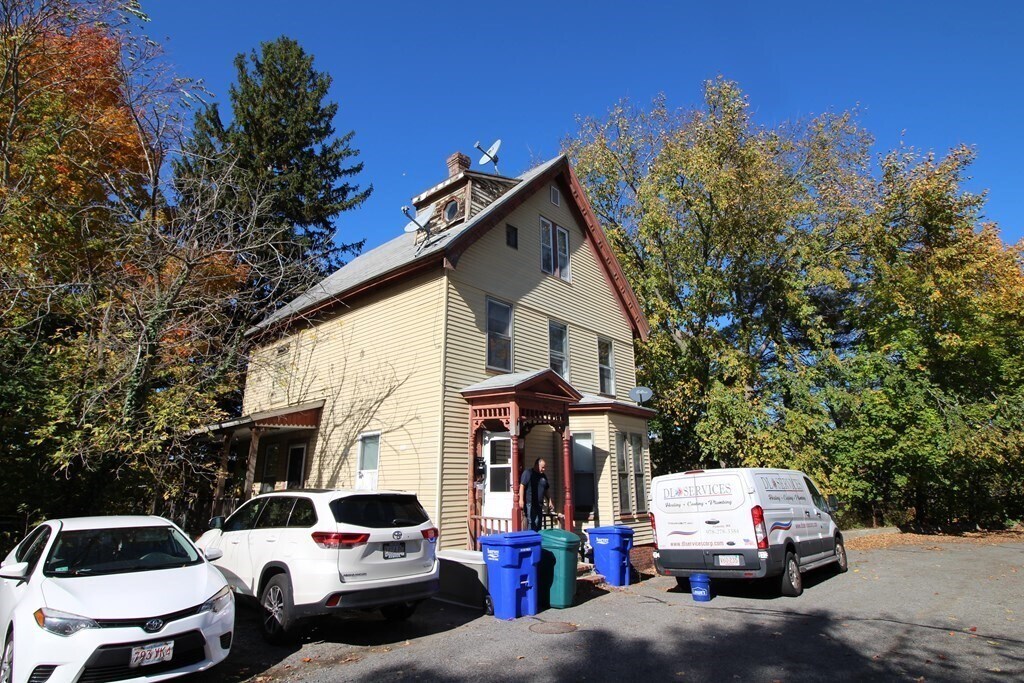 2 Summit St Unit 3, Maynard, MA 01754 Room for Rent in Maynard, MA