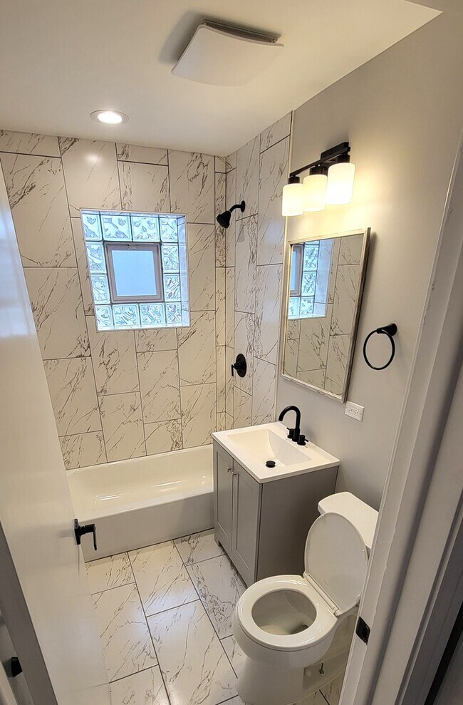 Foto del edificio - 7304 W 57th St