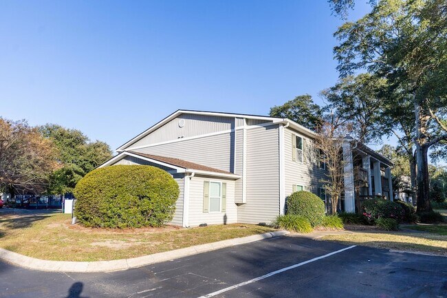 Foto del edificio - 1402 Camp Rd
