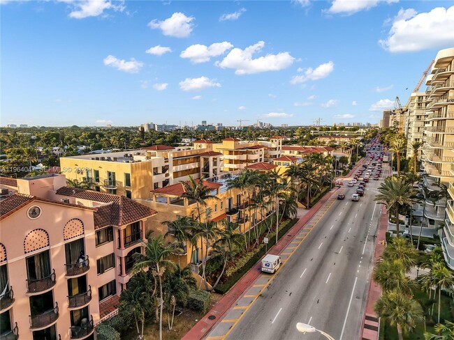 Foto del edificio - 8888 Collins Ave