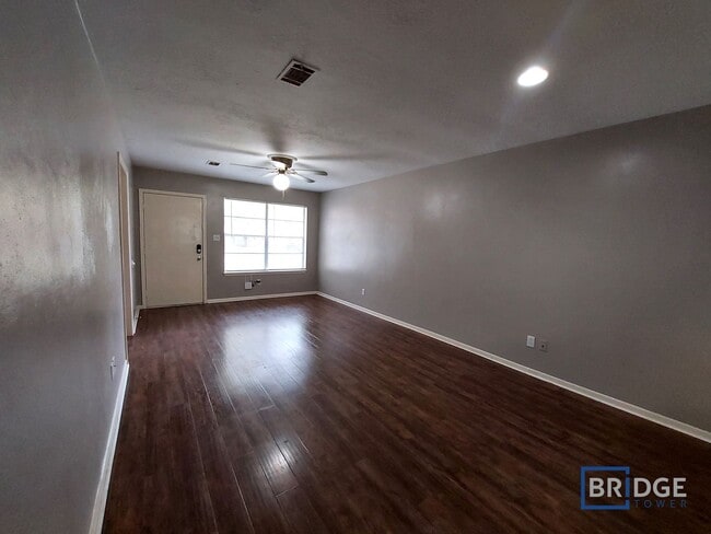 Building Photo - 1611 Hazelwood St