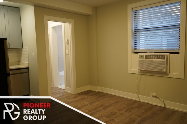 Foto del edificio - 501 W Belmont Ave