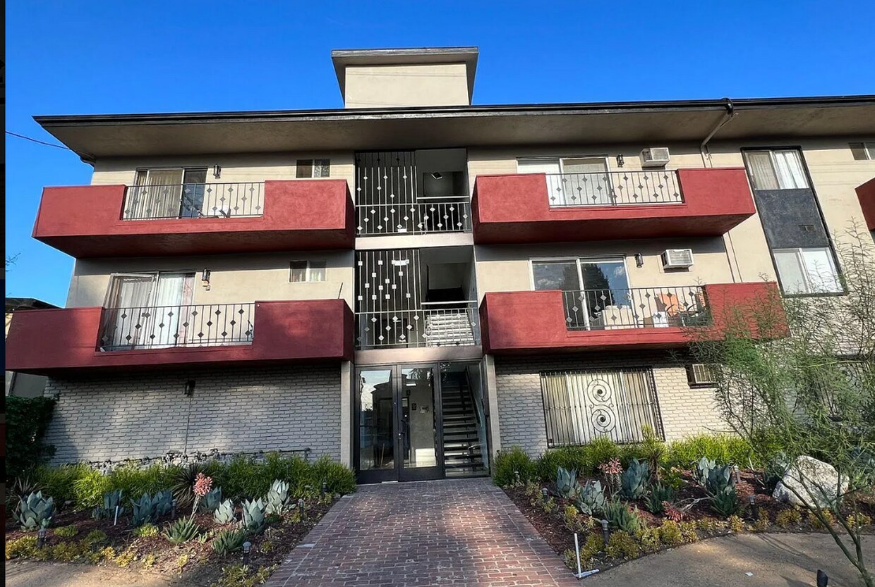 Foto principal - 7424 Haskell Ave