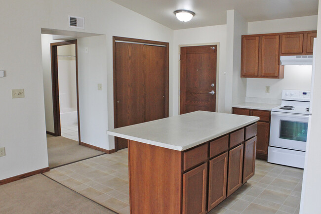 Kitchen - Hallway - 1009 Southland Ln