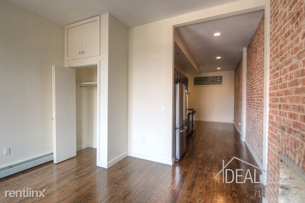 Primary Photo - 137 Adelphi St