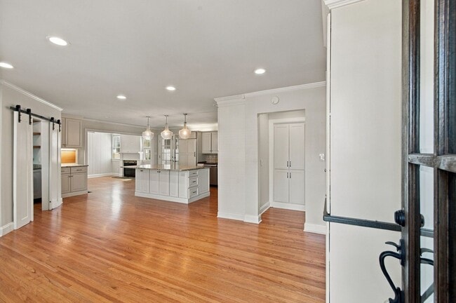 Building Photo - 2023 Galbraith Dr