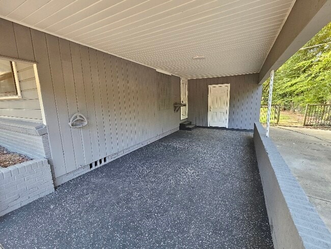 Building Photo - 1108 Raney Dr