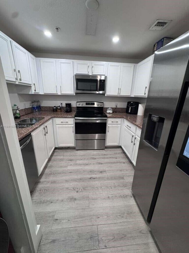 Foto del edificio - 5271 SW 8th St