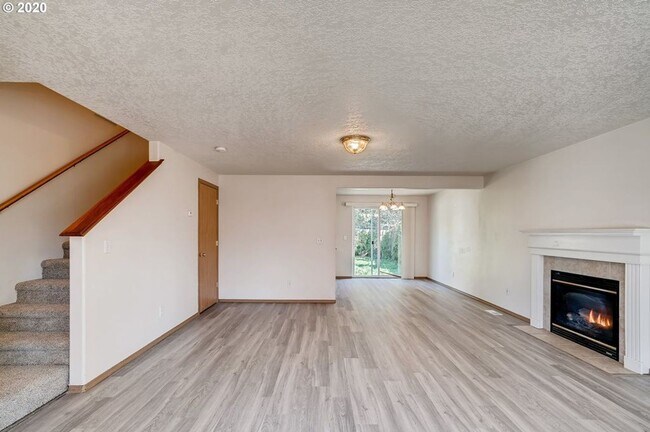 Foto del edificio - 4 Bedrooms House for Rent